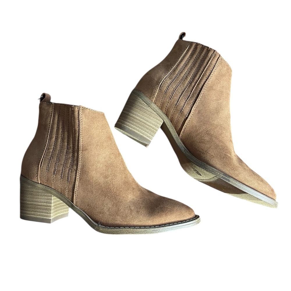 Universal Thread pull on  Ankle Booties brown size 5.5‎